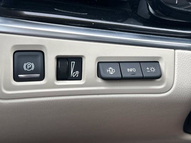Used 2024 Cadillac XT6 Premium Luxury w/ Technology Package FWD image 34