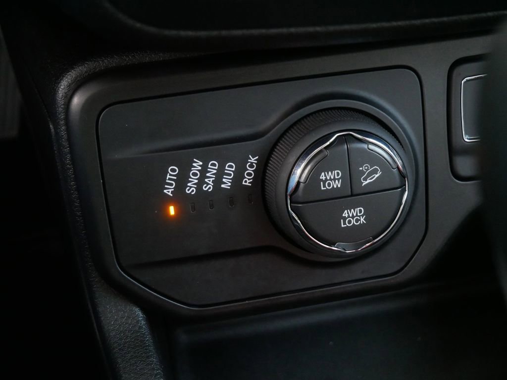 Used 2018 Jeep Renegade Trailhawk AWD/4WD image 24