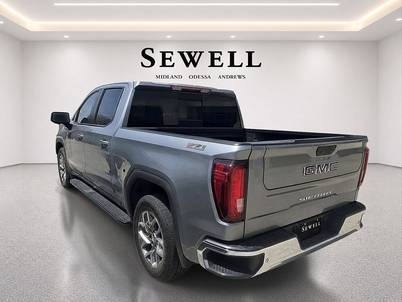 Used 2025 GMC Sierra 1500 SLT AWD/4WD image 4