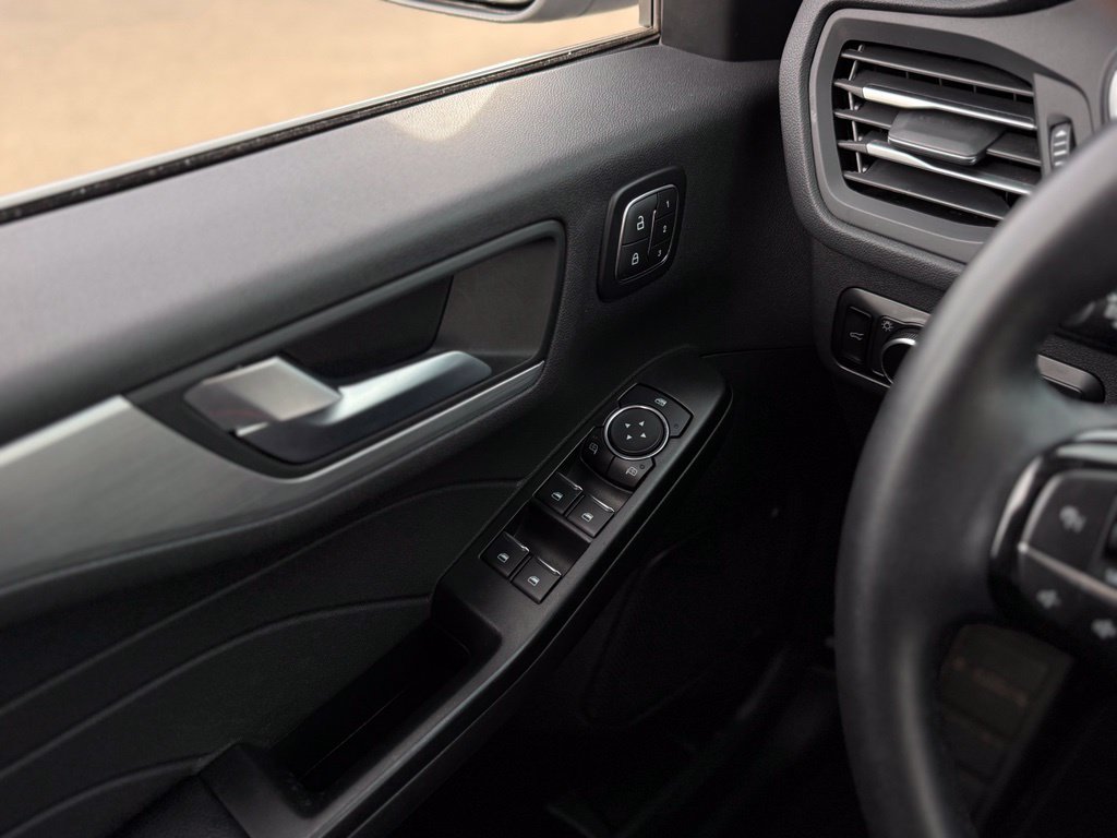 Certified 2025 Ford Escape Platinum AWD/4WD image 26