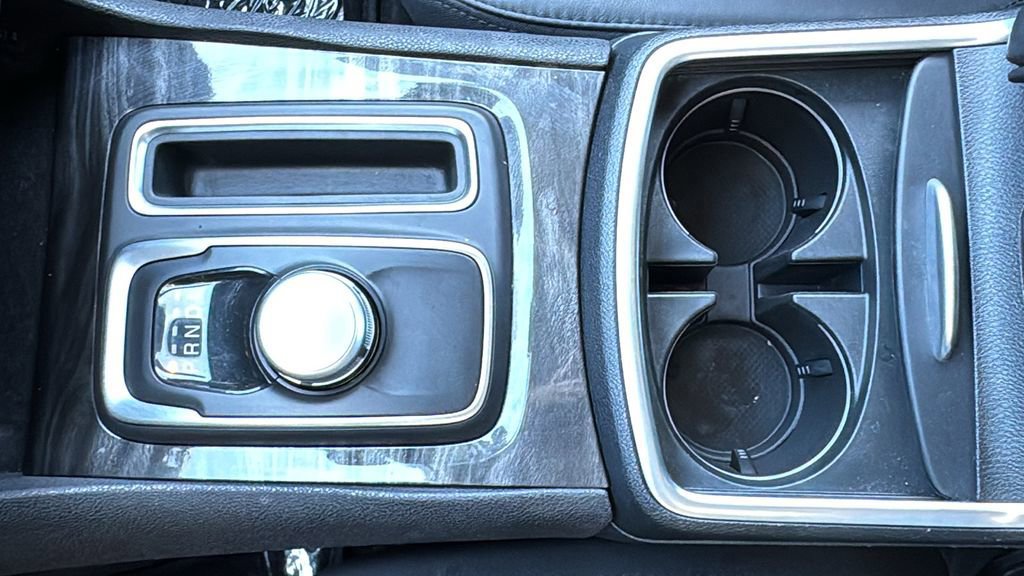 Used 2018 Chrysler 300 Touring L image 15