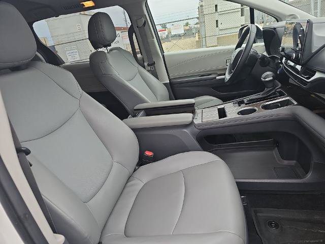 Used 2021 Toyota Sienna XLE w/ XLE Plus Package FWD image 10