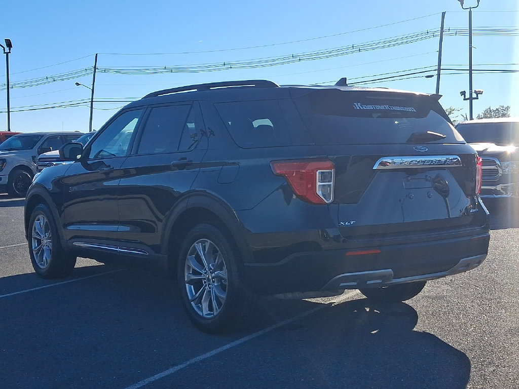 Certified 2024 Ford Explorer XLT w/ Equipment Group 202A AWD/4WD image 4