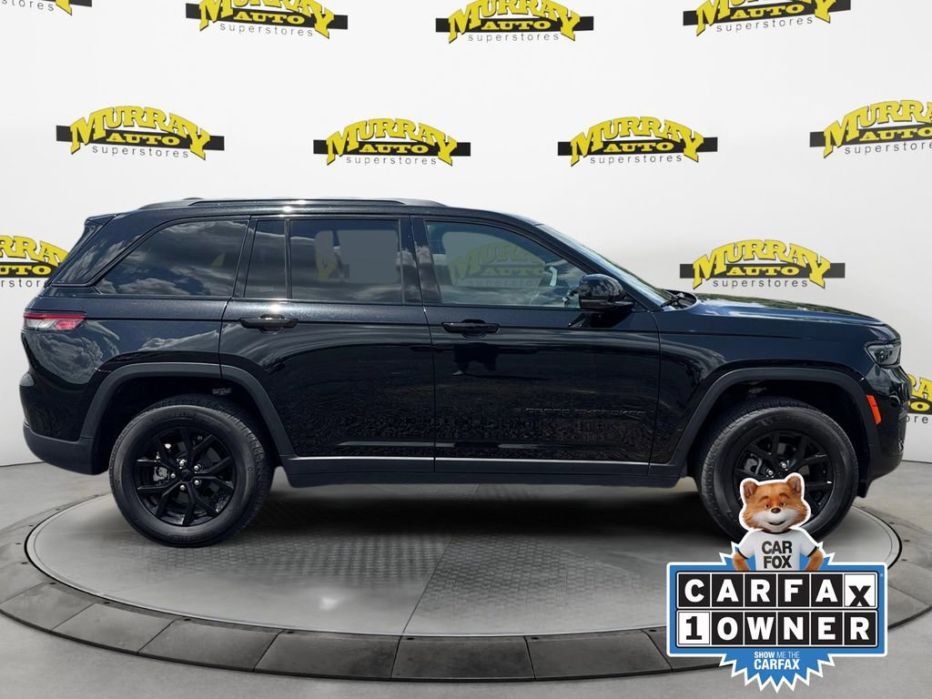 Used 2025 Jeep Grand Cherokee Altitude AWD/4WD image 7