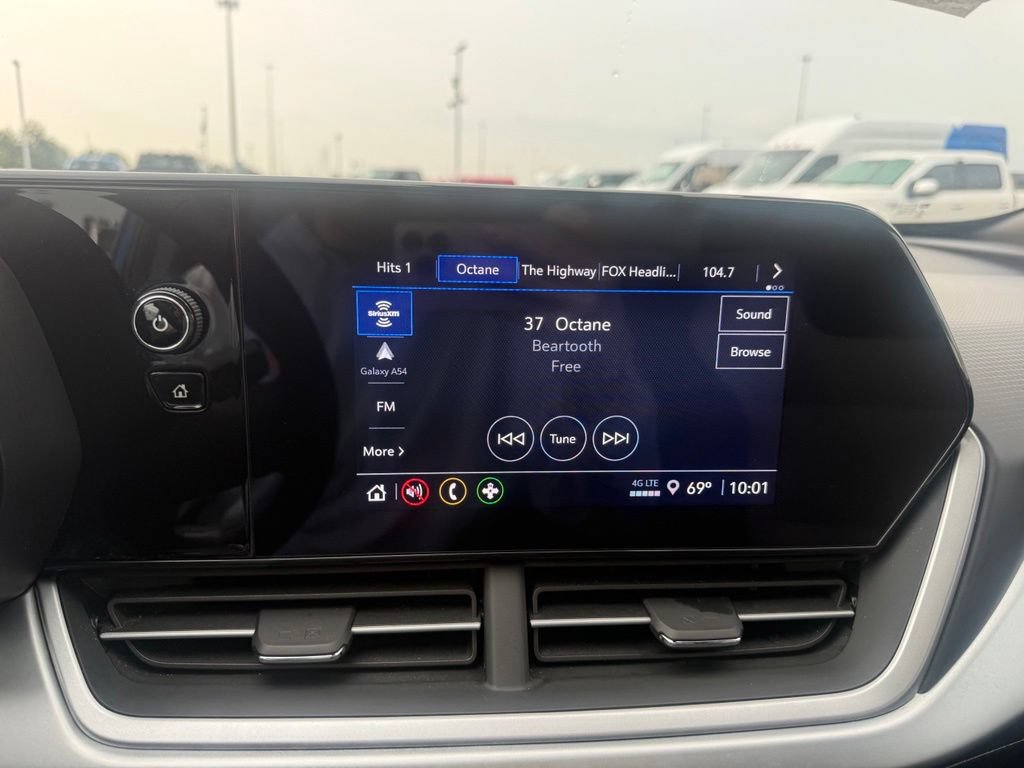 Used 2024 Chevrolet Trax RS FWD image 23