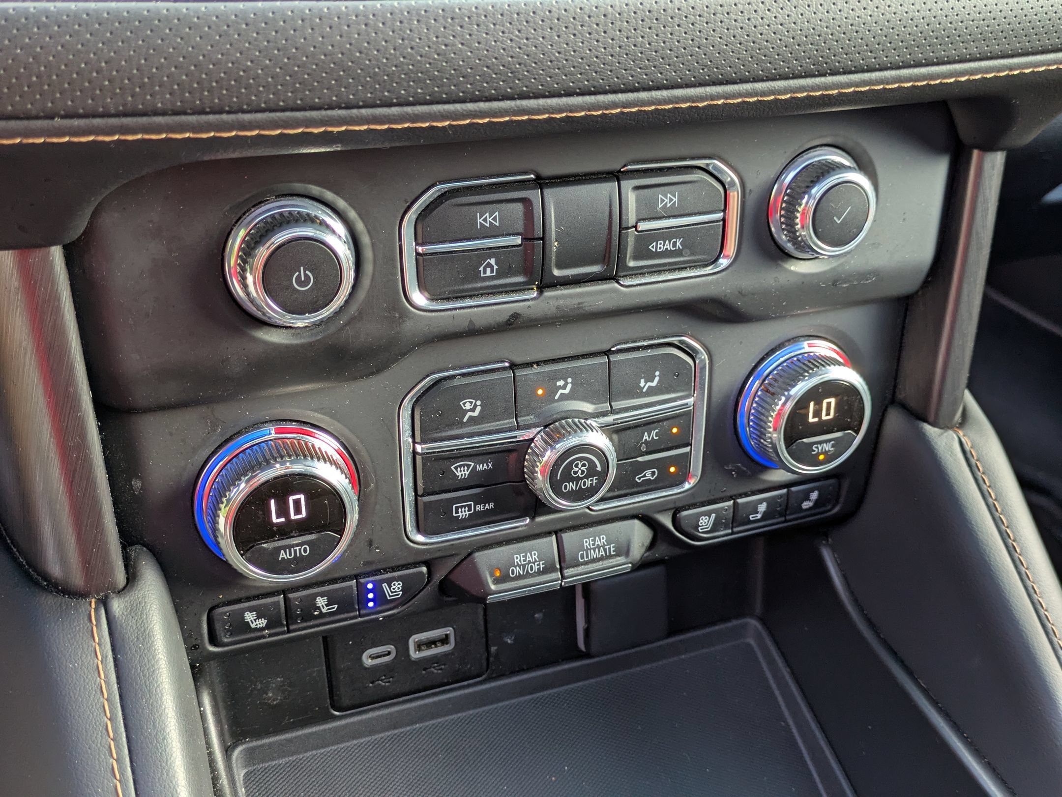 Used 2023 GMC Yukon XL AT4 AWD/4WD image 24