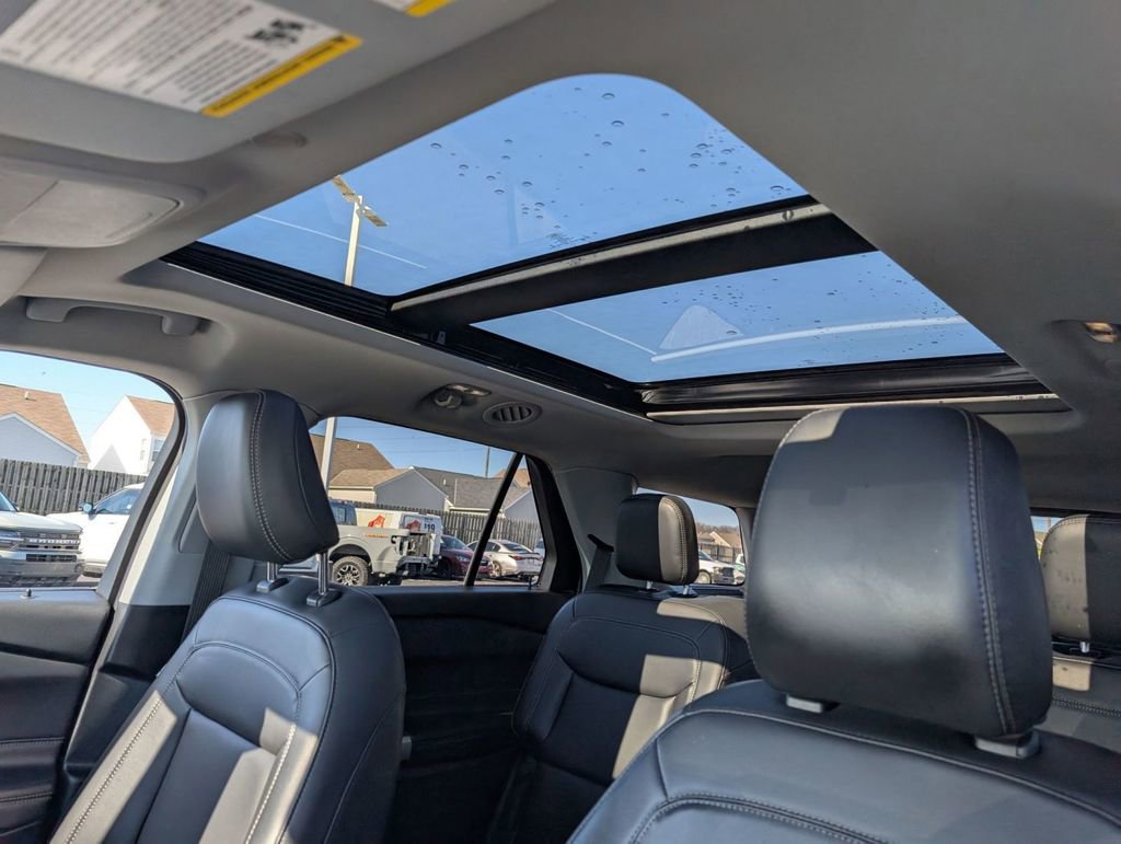 Certified 2021 Ford Explorer XLT w/ Equipment Group 202A image 4