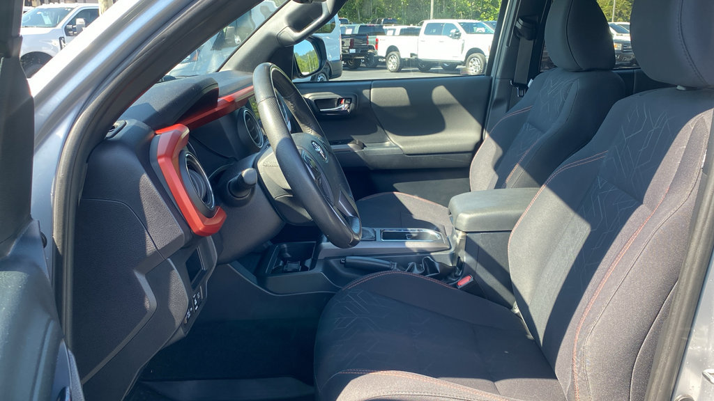 Used 2018 Toyota Tacoma TRD Sport w/ Technology Package RWD image 16