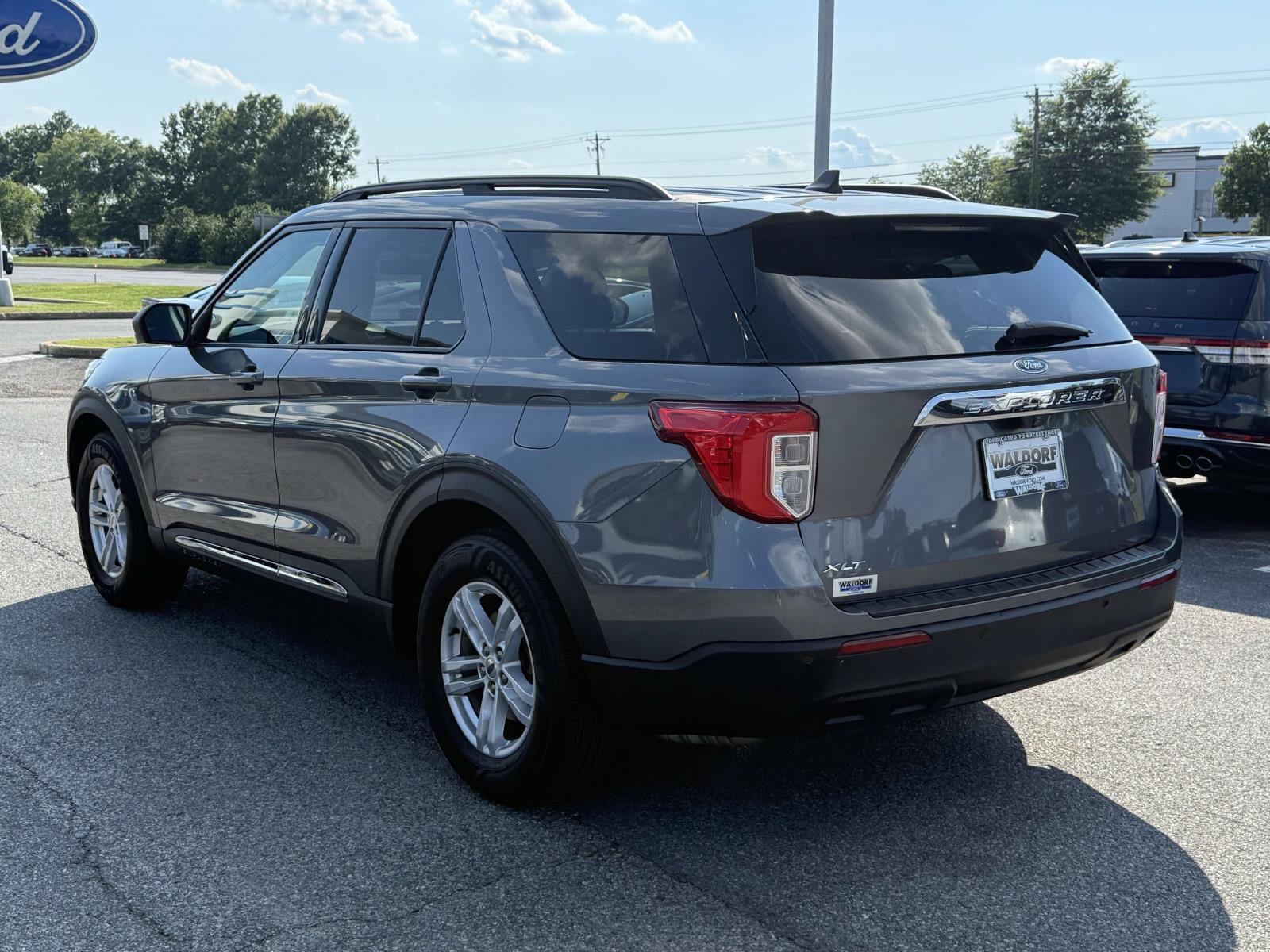 Certified 2021 Ford Explorer XLT RWD image 4