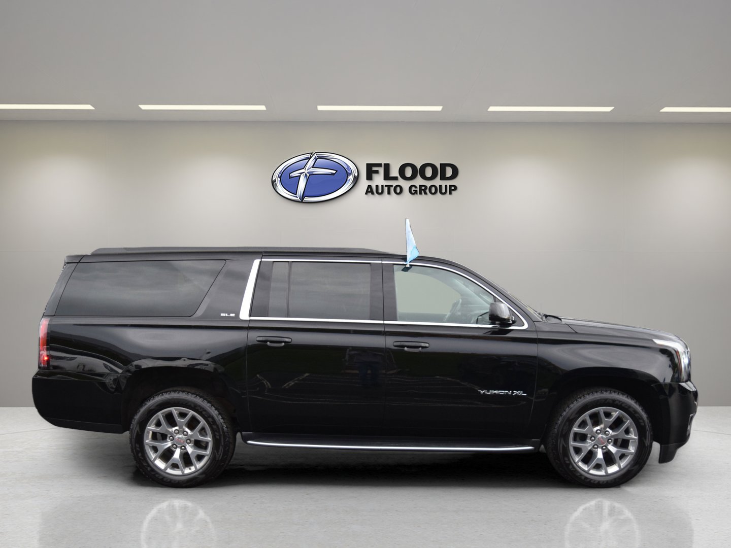 Used 2019 GMC Yukon XL SLE w/ SLE Value Package AWD/4WD image 3
