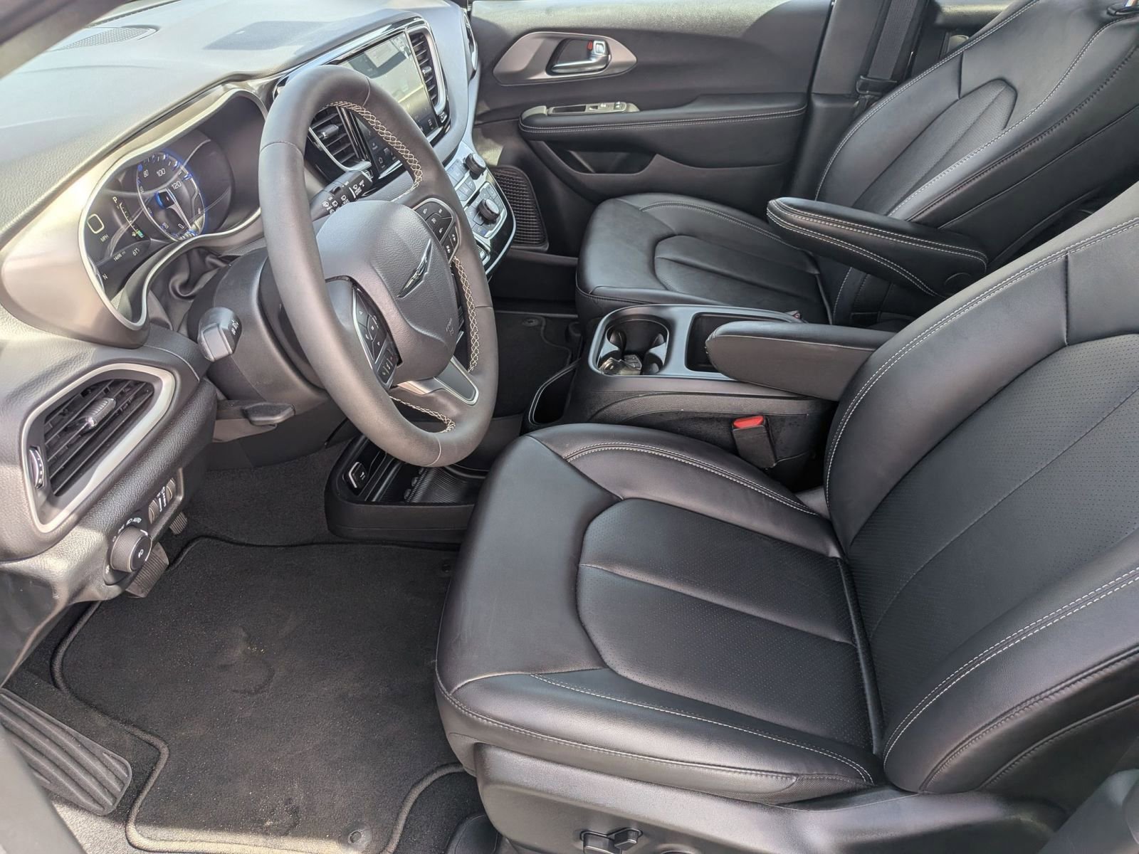 Used 2025 Chrysler Pacifica Select FWD image 12