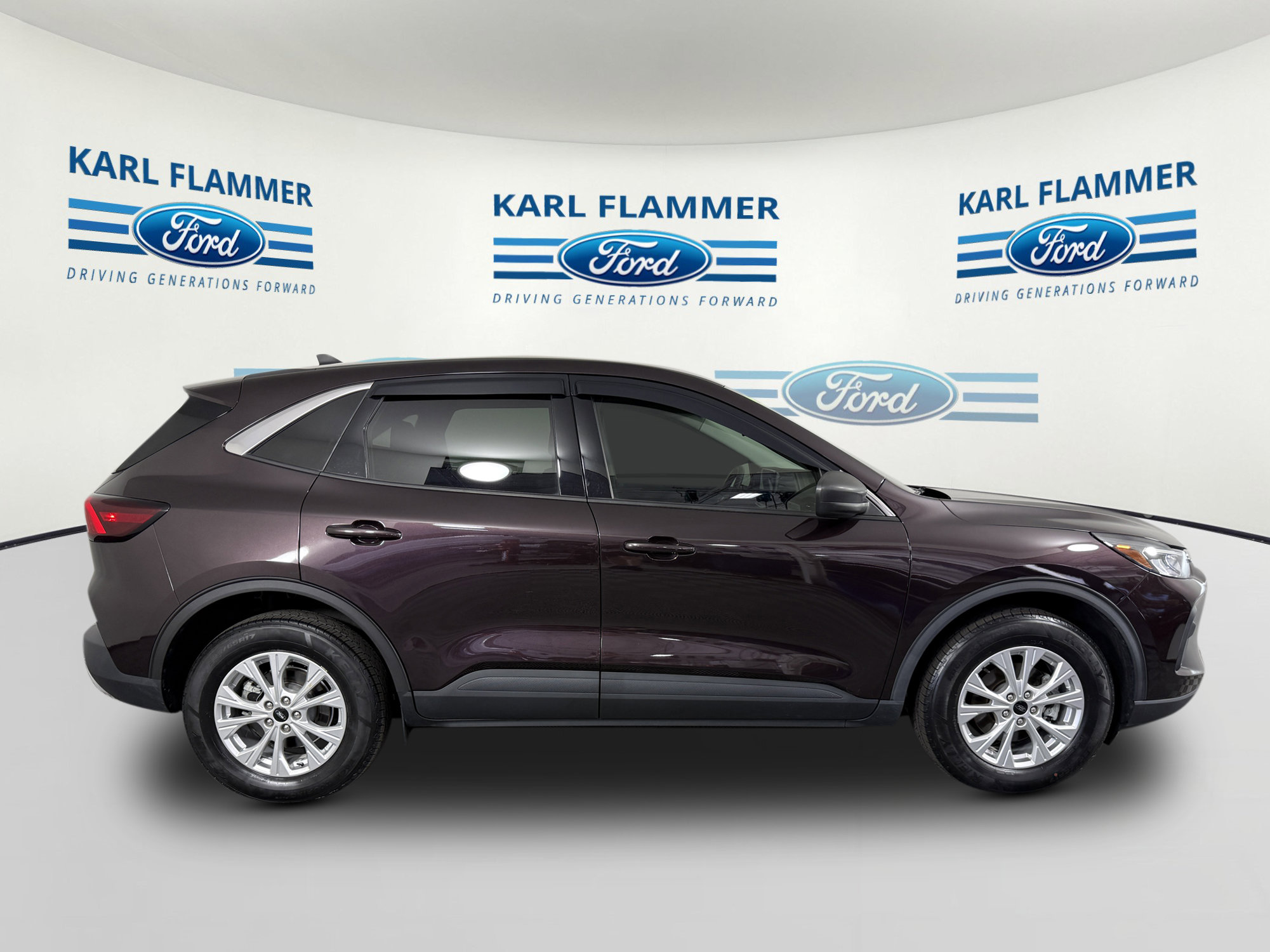 Certified 2023 Ford Escape Active w/ Tech Pack #1 AWD/4WD image 2