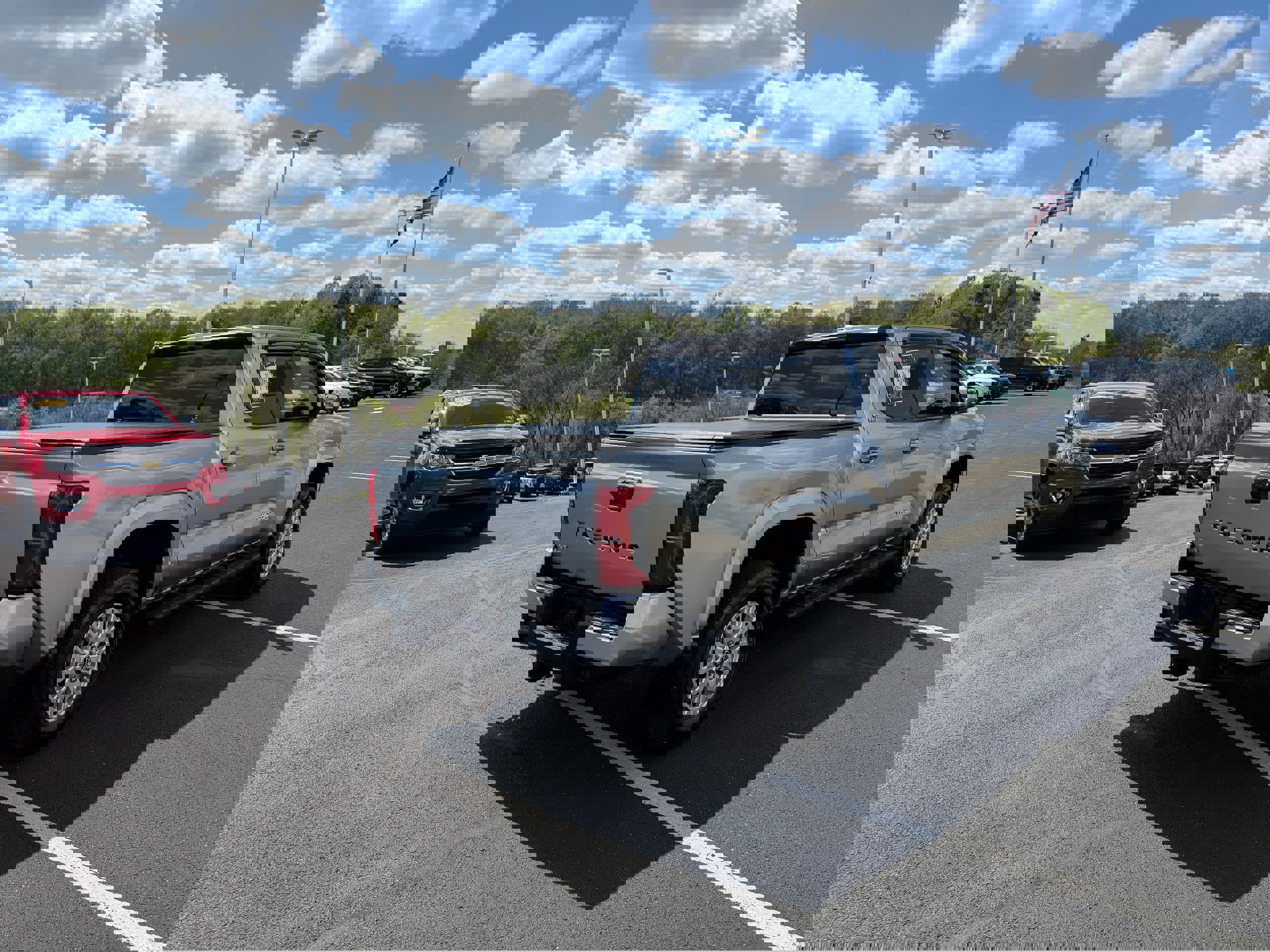Used 2025 Toyota Tacoma SR5 image 3