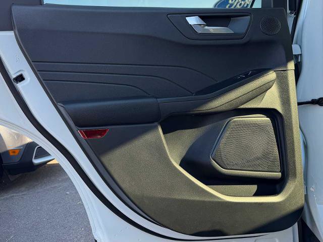 Certified 2025 Ford Escape Platinum w/ Premium Technology Package image 18