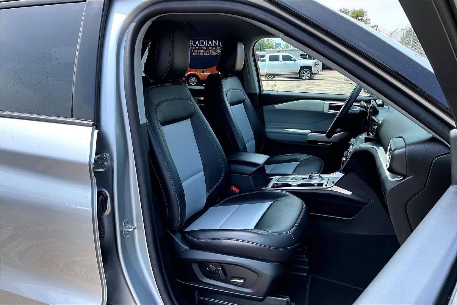 Certified 2023 Ford Explorer XLT w/ Equipment Group 202A RWD image 9