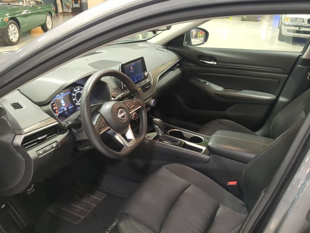 Used 2024 Nissan Altima 2.5 SV FWD image 18
