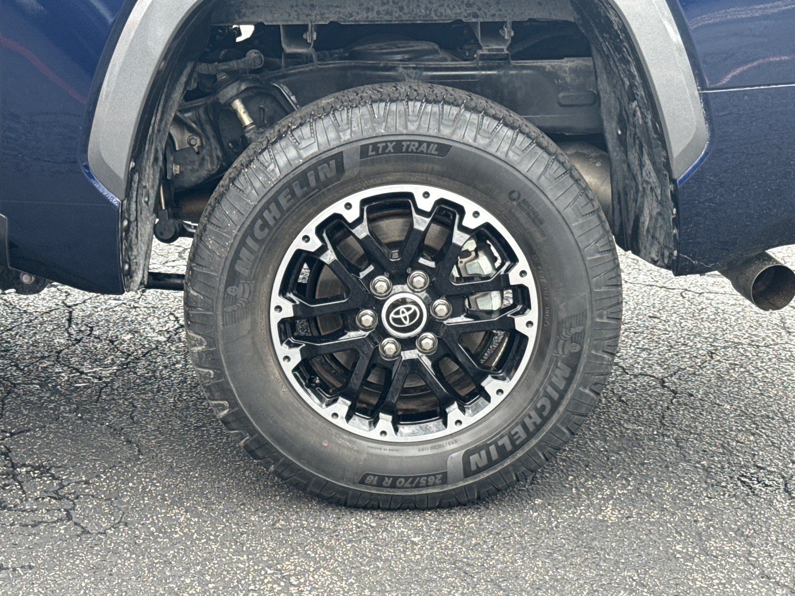 Used 2023 Toyota Tundra Limited w/ Power Package AWD/4WD image 10