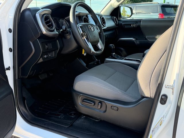 Used 2022 Toyota Tacoma SR5 w/ Technology Package AWD/4WD image 16