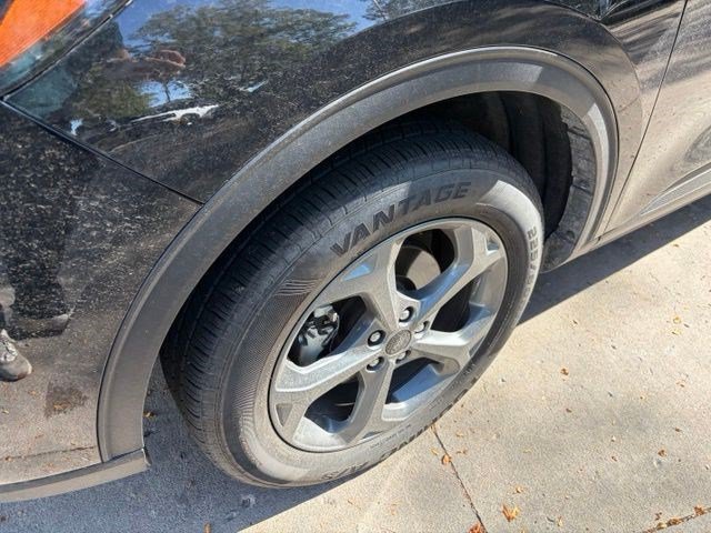 Certified 2025 Ford Escape ST-Line AWD/4WD image 8