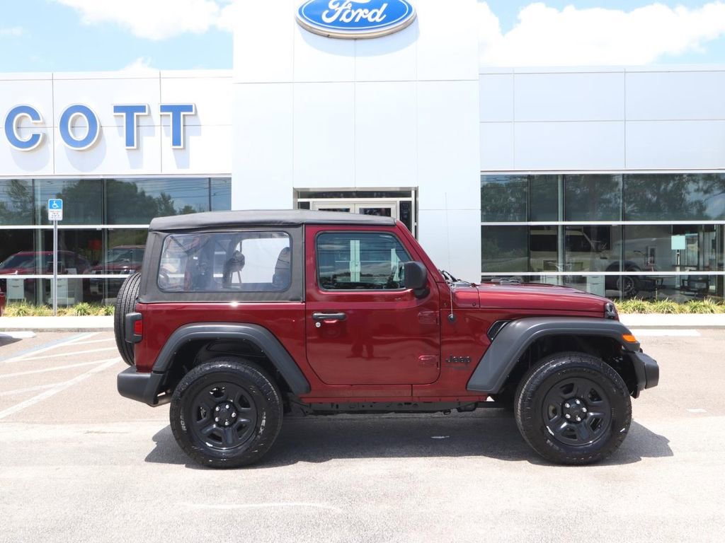 Used 2021 Jeep Wrangler Sport AWD/4WD image 16