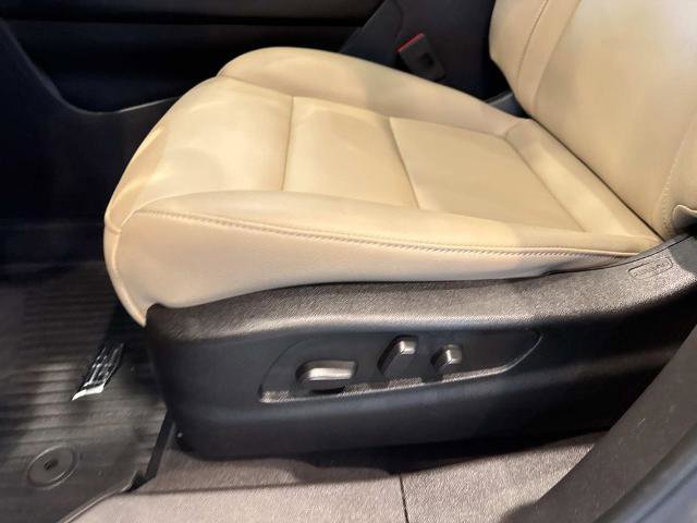 Used 2024 Cadillac XT4 Luxury w/ Cold Weather Package FWD image 21