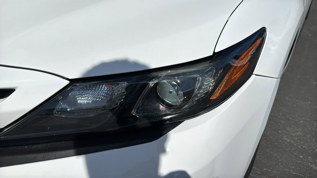 Used 2021 Toyota Camry SE w/ Convenience Package image 6