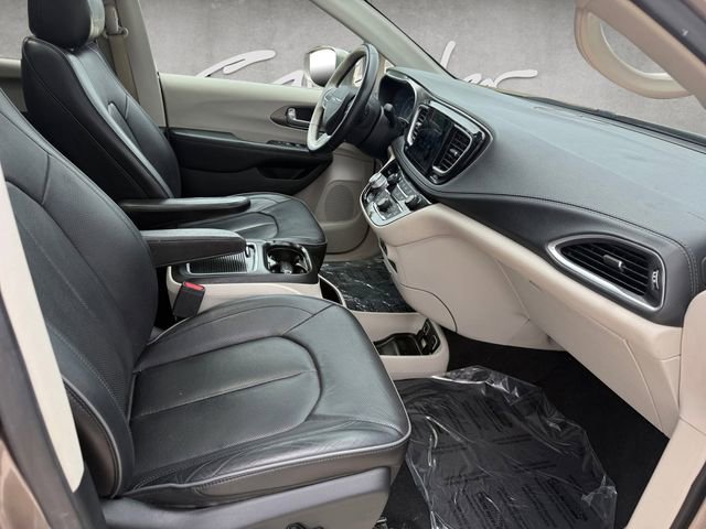 Used 2018 Chrysler Pacifica Limited w/ Tire & Wheel Group FWD image 25