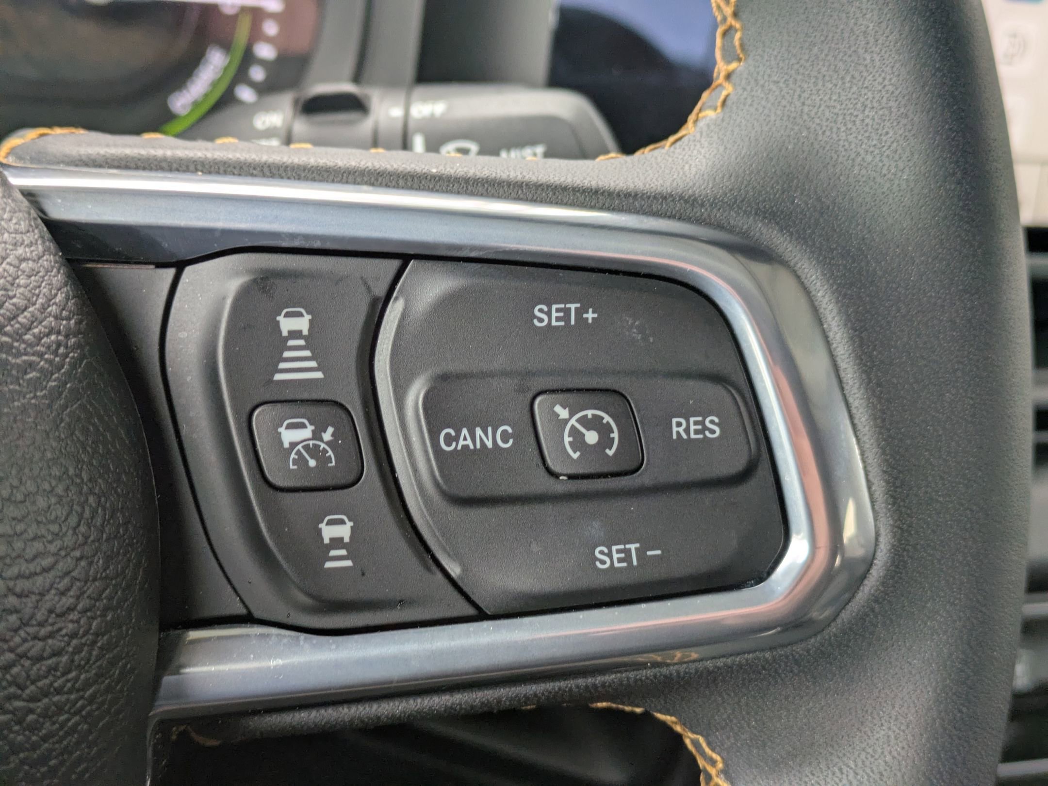 Used 2024 Jeep Wrangler Unlimited Sahara w/ Technology Group image 16