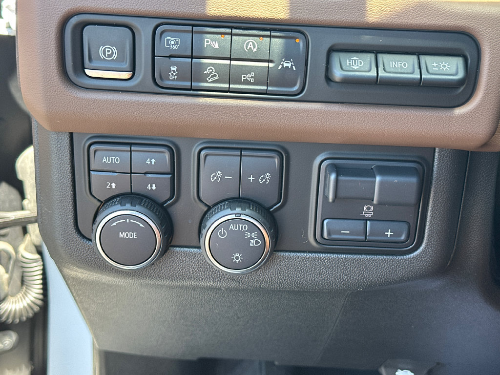 Used 2024 Chevrolet Tahoe High Country w/ Advanced Technology Package AWD/4WD image 35
