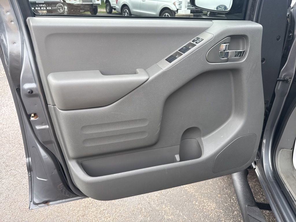 Used 2020 Nissan Frontier SV image 21