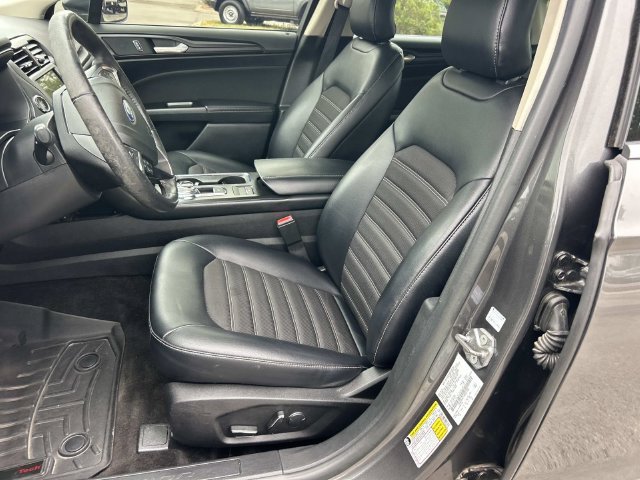 Certified 2018 Ford Fusion SE w/ Equipment Group 201A FWD image 29