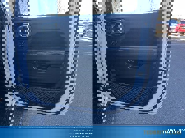 Used 2022 Jeep Wrangler Unlimited Rubicon w/ Cold Weather Group image 22