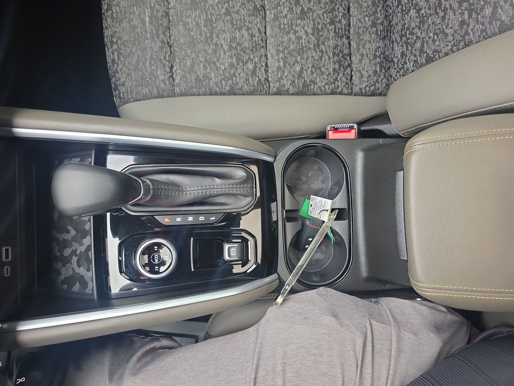 Used 2024 Chevrolet Colorado ZR2 w/ Technology Package image 39