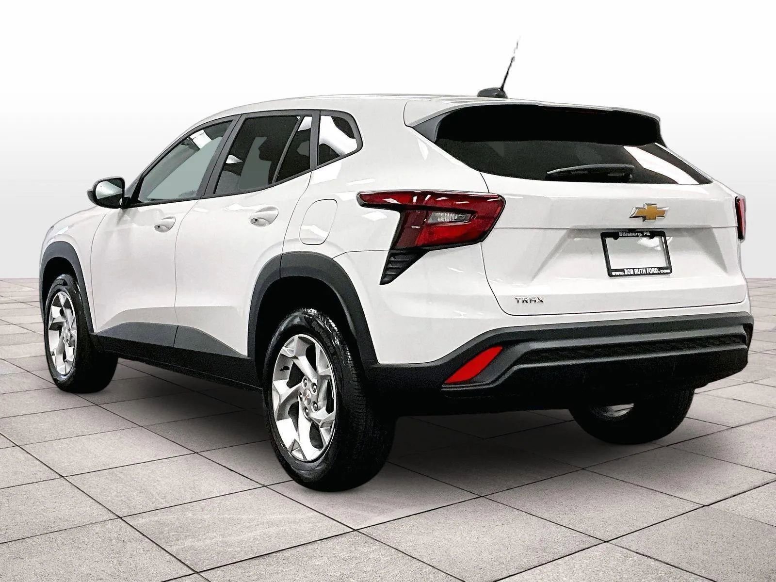 Used 2025 Chevrolet Trax LS w/ LS Convenience Package image 10