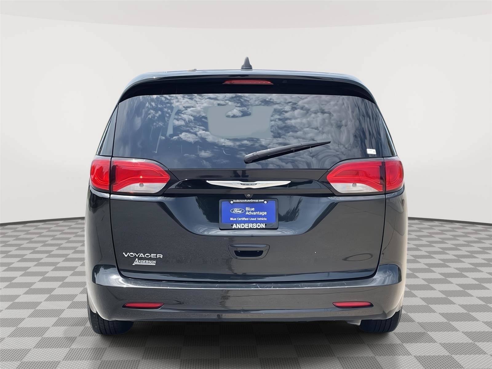 Used 2022 Chrysler Voyager LX FWD image 8
