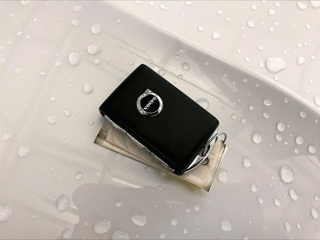 Used 2022 Volvo XC60 B6 Inscription AWD/4WD image 9