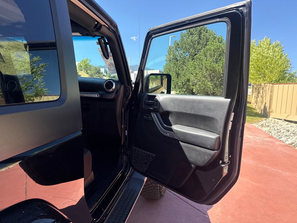 Used 2017 Jeep Wrangler Sahara w/ Dual Top Group AWD/4WD image 22