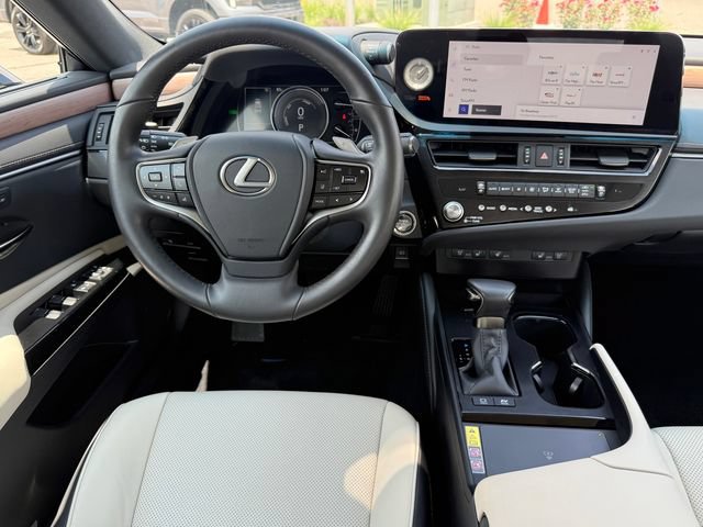 Used 2024 Lexus ES 300h w/ Premium Package FWD image 9