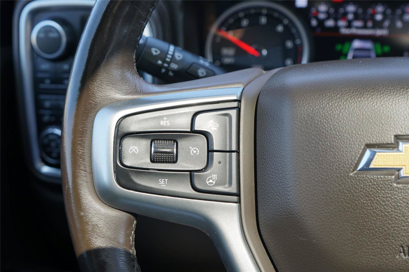 Used 2020 Chevrolet Silverado 1500 LTZ w/ LTZ Premium Package AWD/4WD image 16