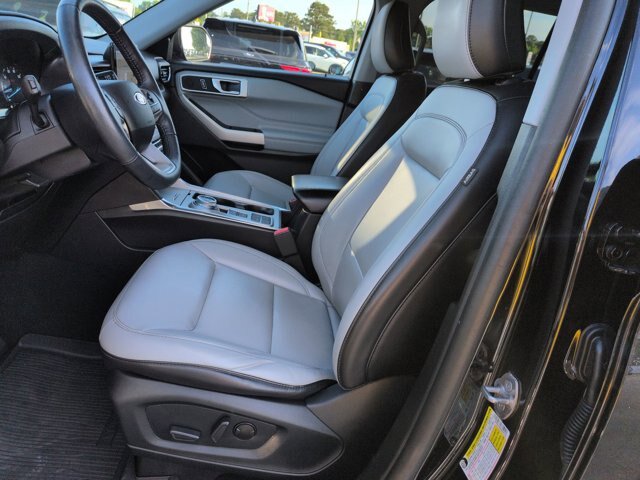 Certified 2021 Ford Explorer XLT w/ Equipment Group 202A RWD image 16