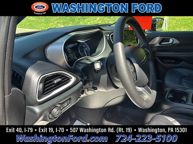 Used 2025 Chrysler Pacifica Select FWD image 13