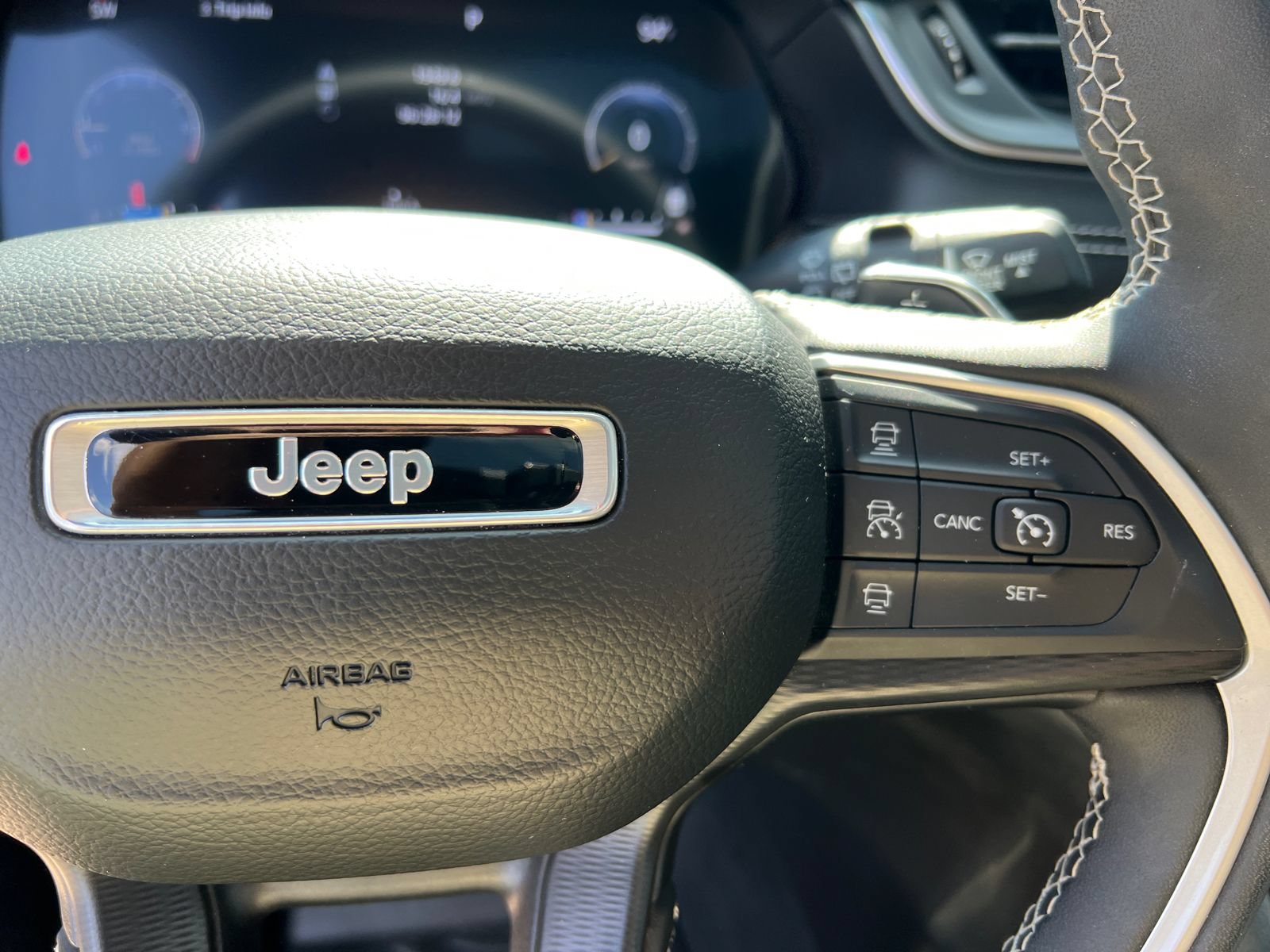 Used 2023 Jeep Grand Cherokee L Laredo AWD/4WD image 31