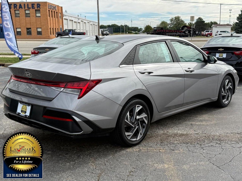 Used 2025 Hyundai Elantra SEL FWD image 5