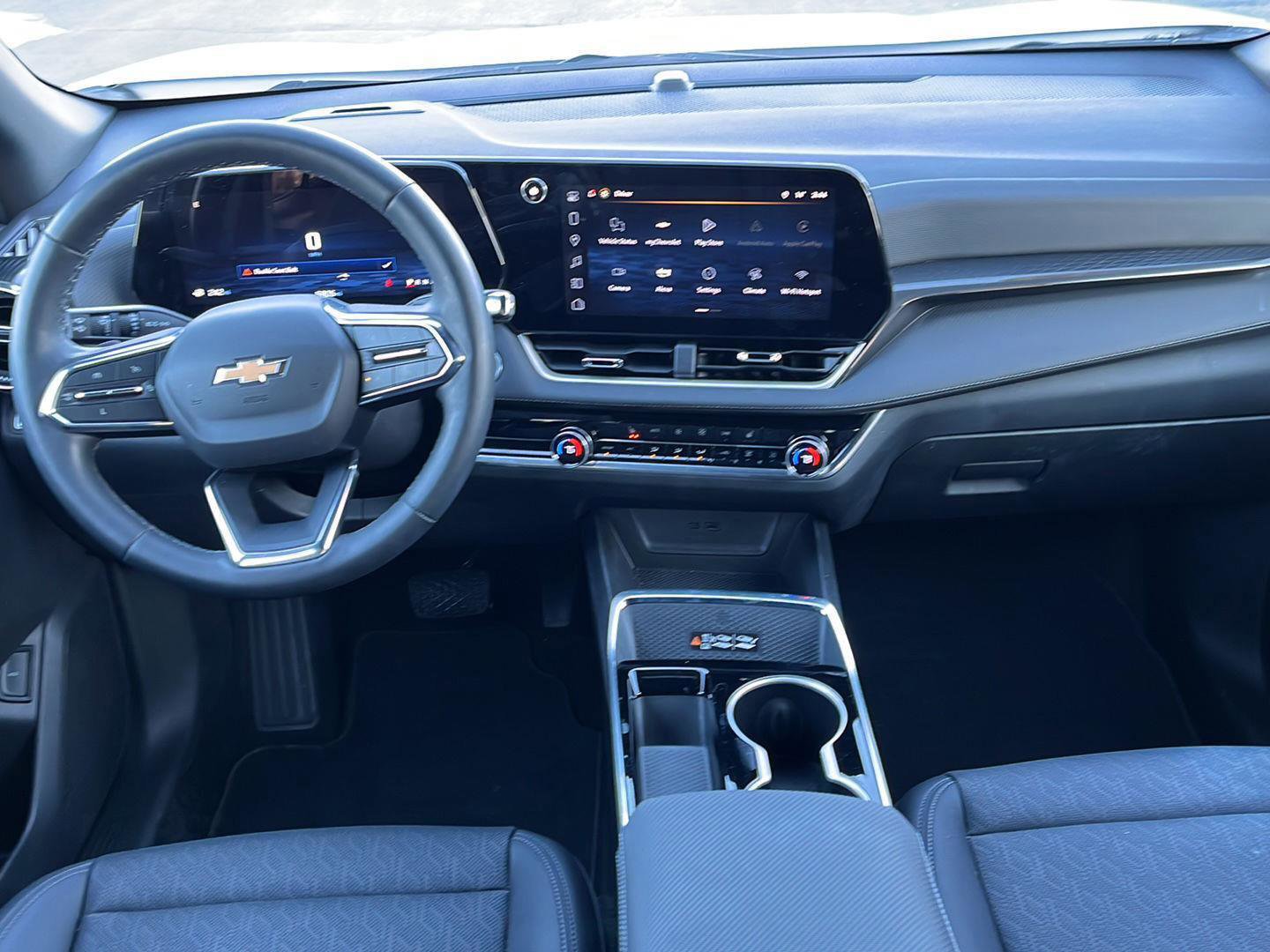 Used 2025 Chevrolet Equinox LT w/ Convenience Package II image 13