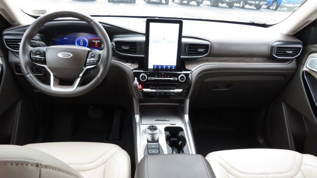 Certified 2023 Ford Explorer Platinum w/ Technology Package image 2