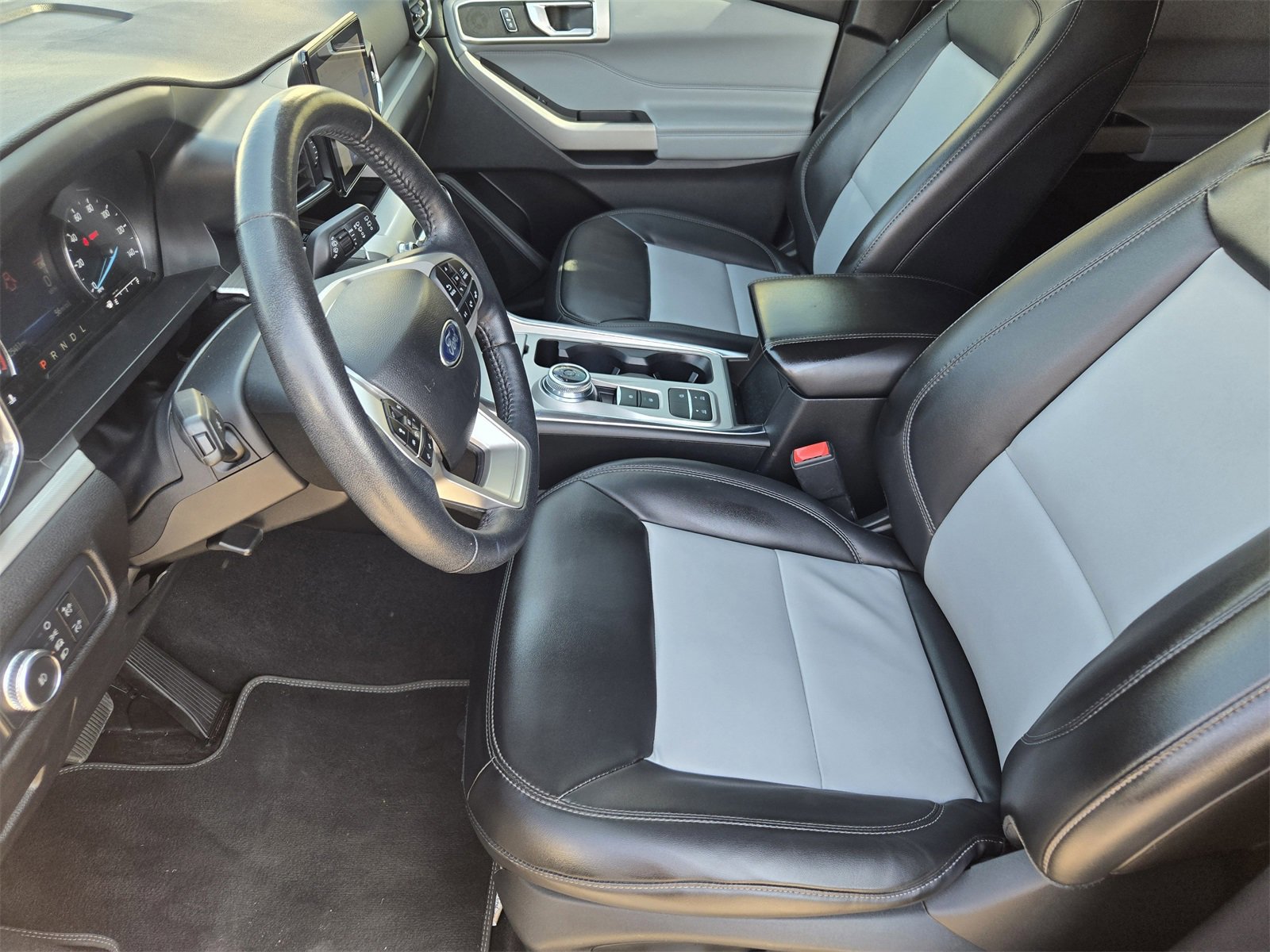 Certified 2022 Ford Explorer XLT w/ Equipment Group 202A image 12