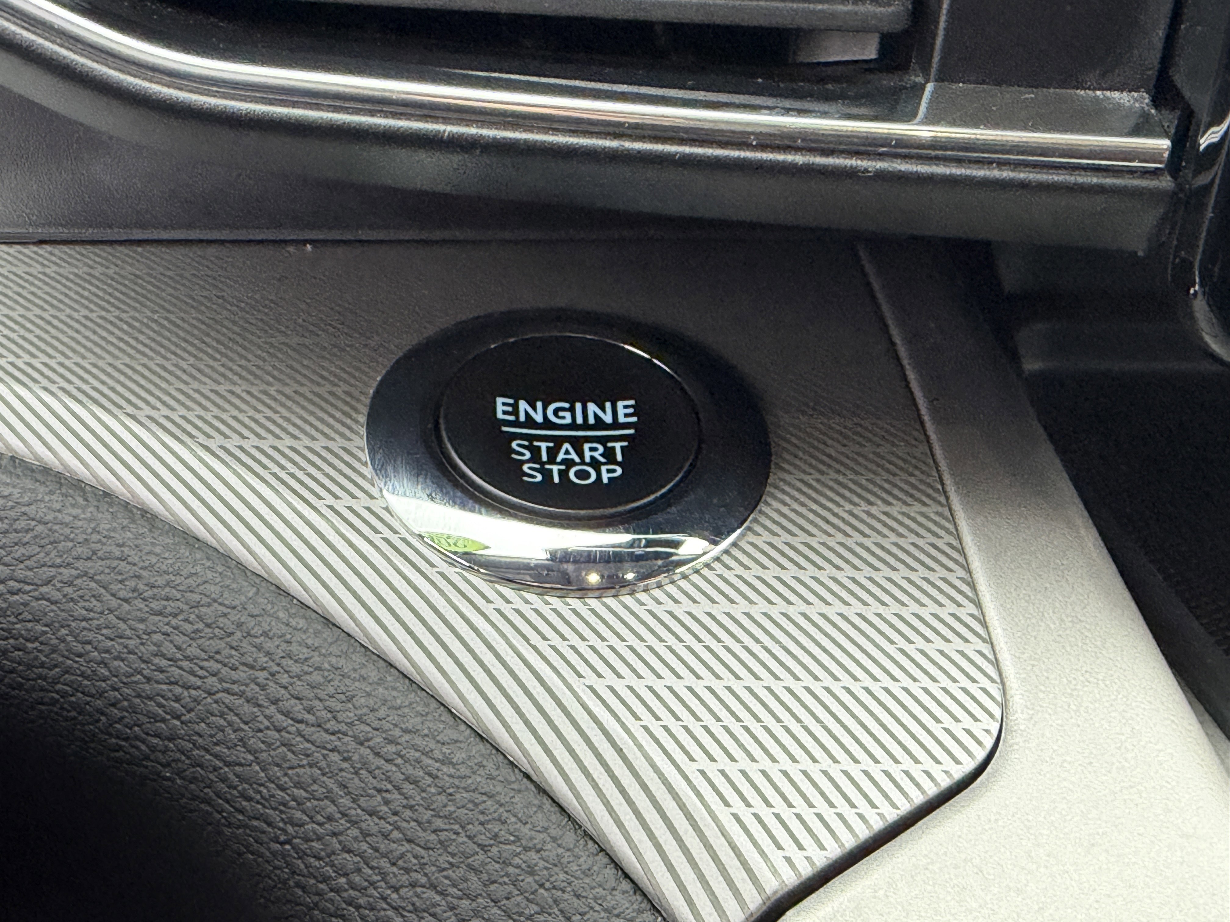 Certified 2022 Ford Explorer XLT w/ Equipment Group 202A image 22