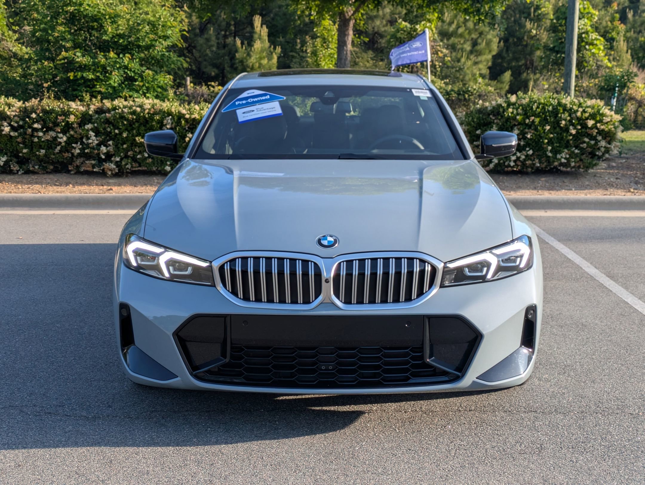 Used 2025 BMW 330i Sedan w/ M Sport Package RWD image 9
