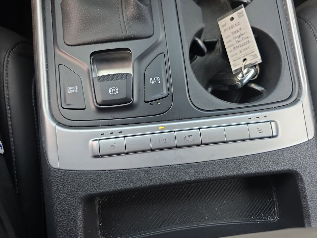 Used 2025 Kia Carnival FWD image 37