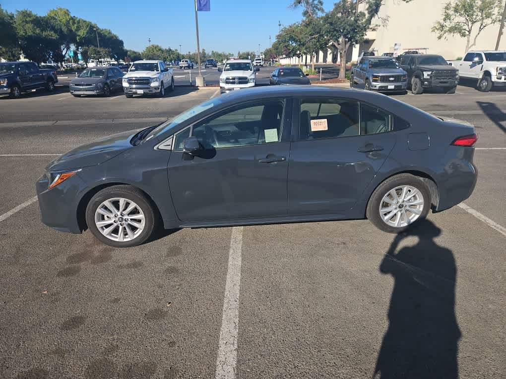Used 2026 Toyota Corolla LE w/ LE Premium Package FWD image 4